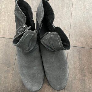ABEO Grey Suede Vennie Boots 11 Neutral